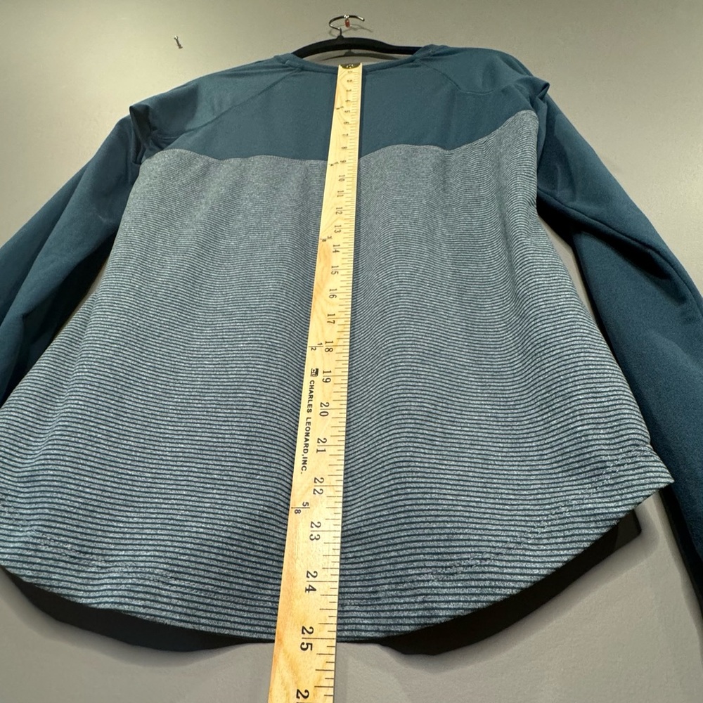 COLUMBIA Long Sleeve Base Layer Top, Teal with white stripes, Women’s Small, EUC - Picture 8 of 9